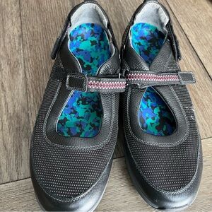 Drew black orthopedic shoes